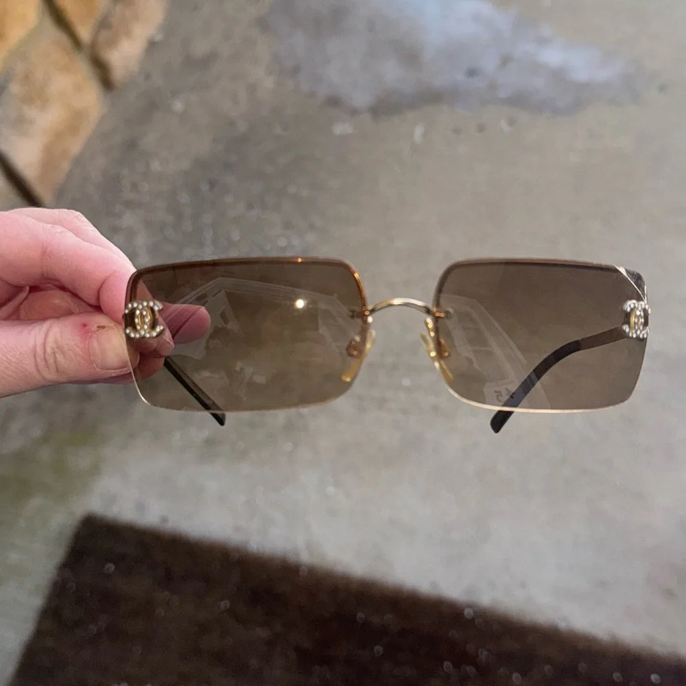 CHANEL Vintage crystal CC Gradient Brown Sunglasses - Picture 3 of 10